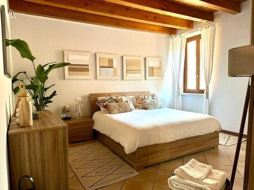 Appartamento Santa Maria — 4-Star Luxury Hotel in Desenzano Del Garda, Italy
