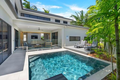 Sea Mist Poolside Oasis near Palm Cove Beachfront in Palm Cove, Australia