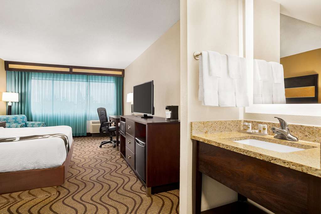 La Quinta Inn & Suites by Wyndham Richmond Midlothian - photo 14