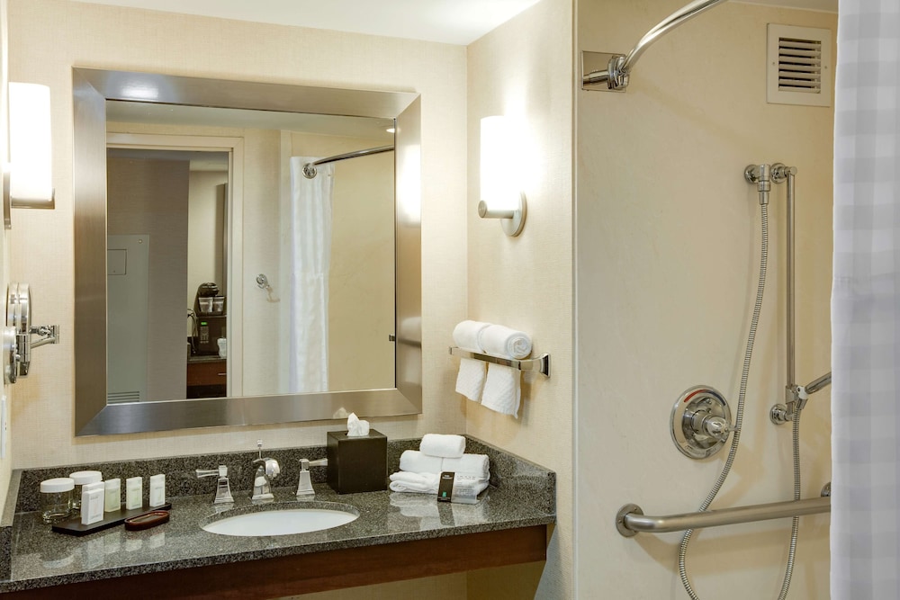 Embassy Suites by Hilton Columbus Dublin - photo 23