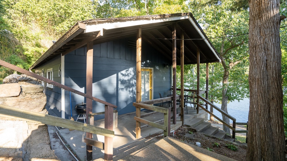 Fisherwaters Resort — hotel in Camdenton