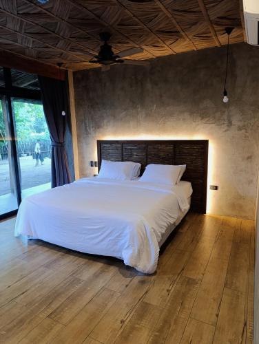 Bongo Bongo Divers in Dauin, Philippines