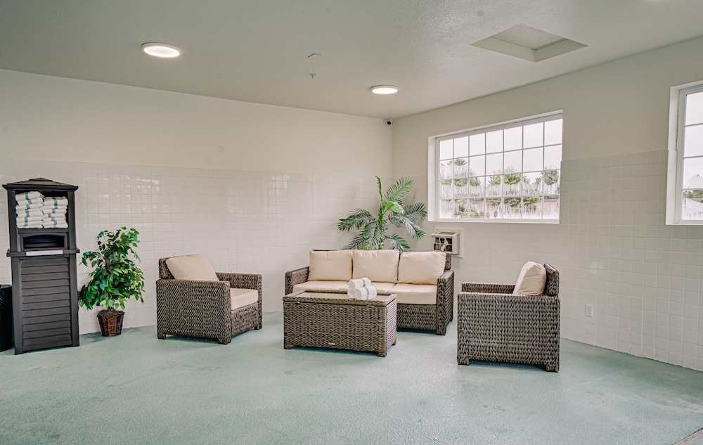 The Ashley Inn & Suites - photo 51
