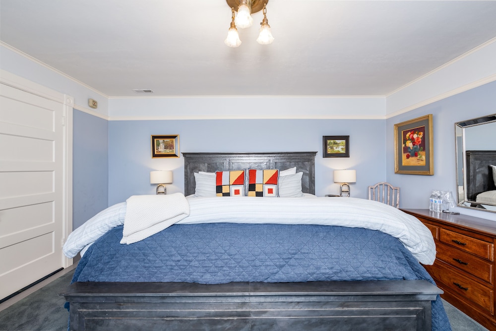 Nantucket Whale Inn - photo 9