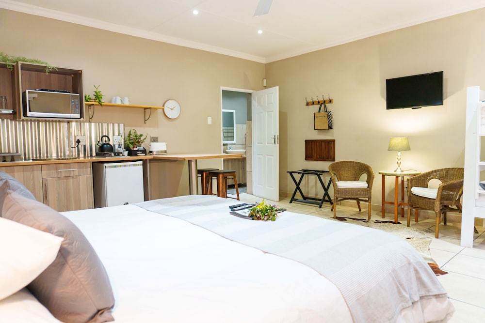 De Akker Guest House — 4-Star Luxury Hotel in Oudtshoorn, South Africa