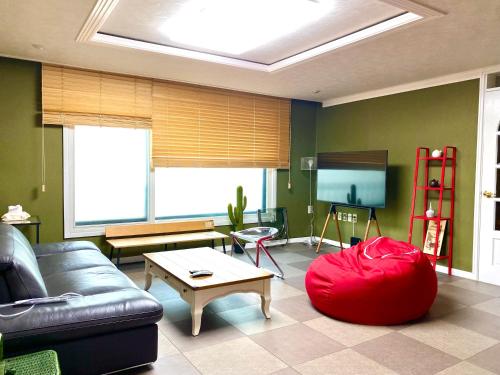 KoolJam House Center of Seoul Itaewon Spacious 3min from the subway — 4-Star Luxury Hotel in Seoul, South Korea