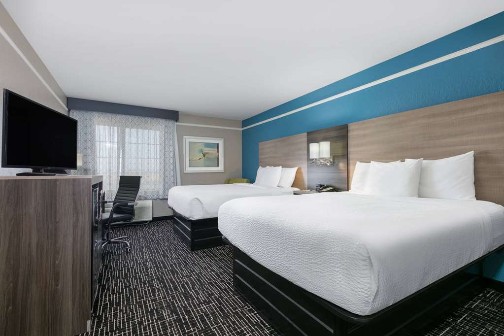 La Quinta Inn & Suites by Wyndham Weatherford - photo 24