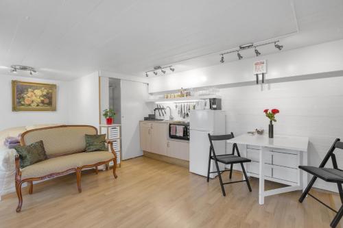 Lara Studio in Laugardalur valley Reykjavík Central Park and Botanical Garden Private entrance FREE Private Parking on side