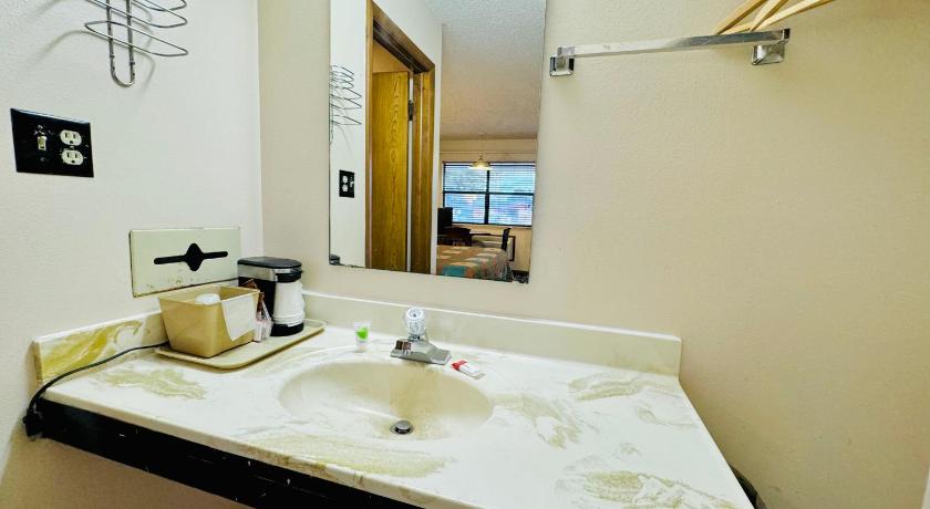 Americas Best Value Inn Jay - photo 15