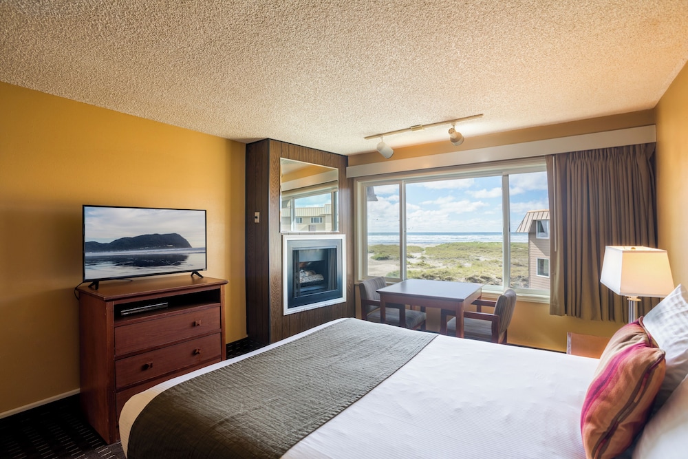 Ebb Tide Oceanfront Inn - photo 19