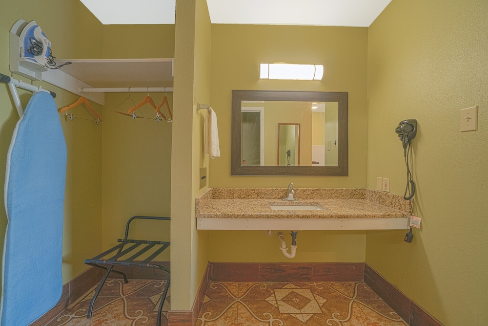 Aransas Bay Inn & Suites Corpus Christi by OYO - photo 29