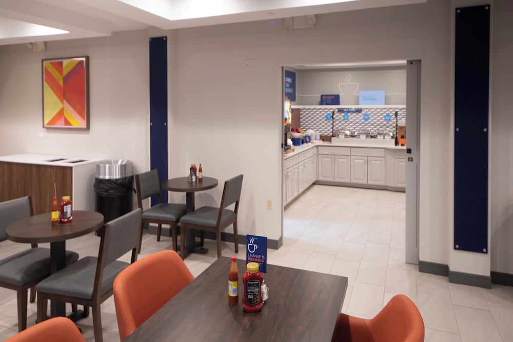 Holiday Inn Express & Suites Little Rock West by IHG - photo 17