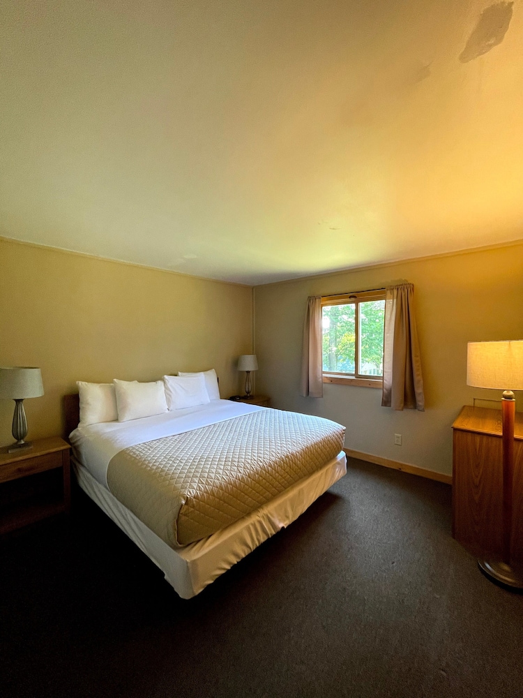 Hanging Horn Lakeside Resort - photo 19