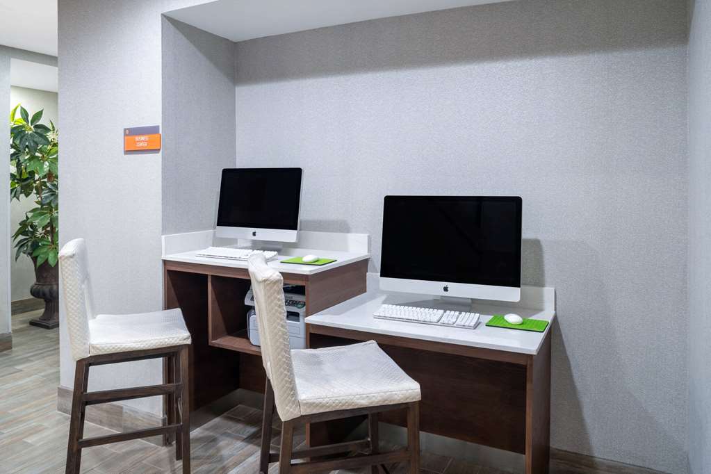 La Quinta Inn & Suites by Wyndham Albany GA - photo 34