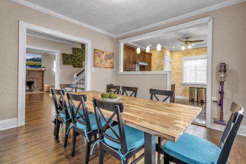 New Close to Falls Beautiful Spacious Parking Air Conditioning in Niagara Falls, United States