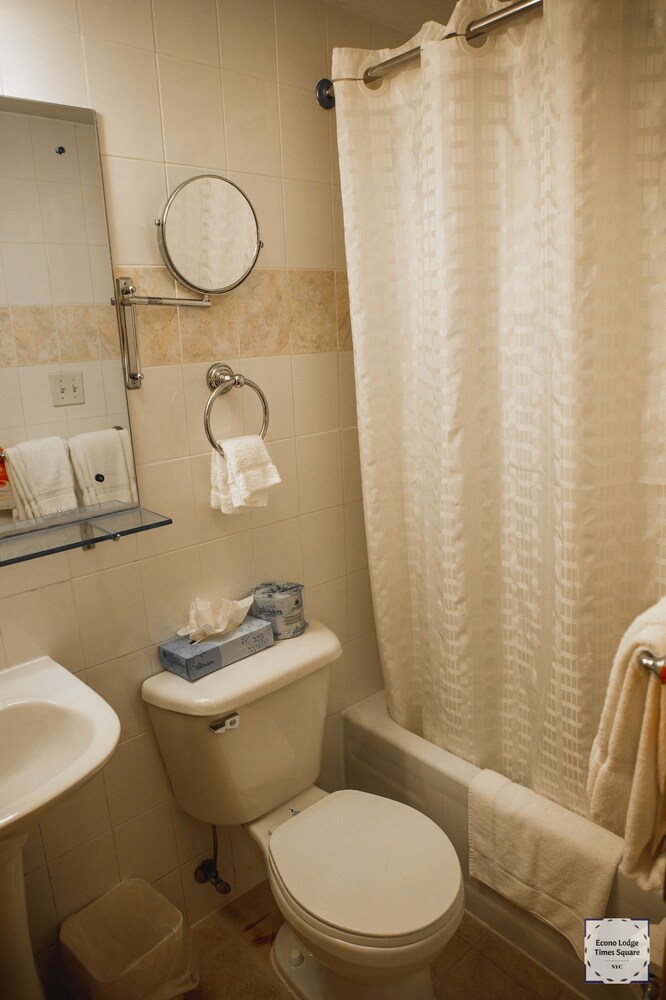 Econo Lodge Times Square - photo 40