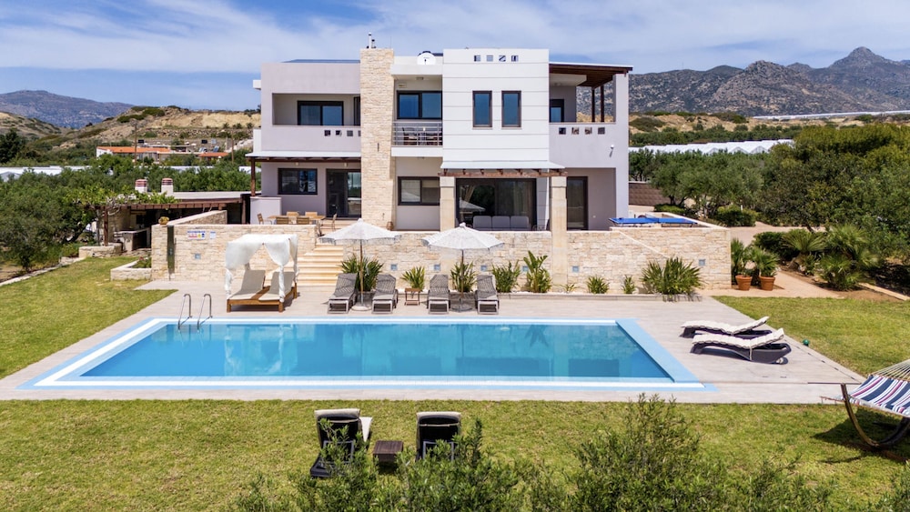 Villa Zoe With 72m Pool — 4-Star Luxury Hotel in Ierapetra, Greece