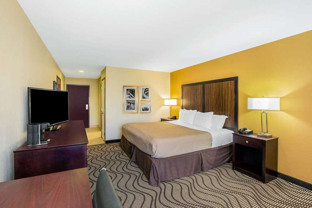 La Quinta Inn Suites Floresville - photo 26