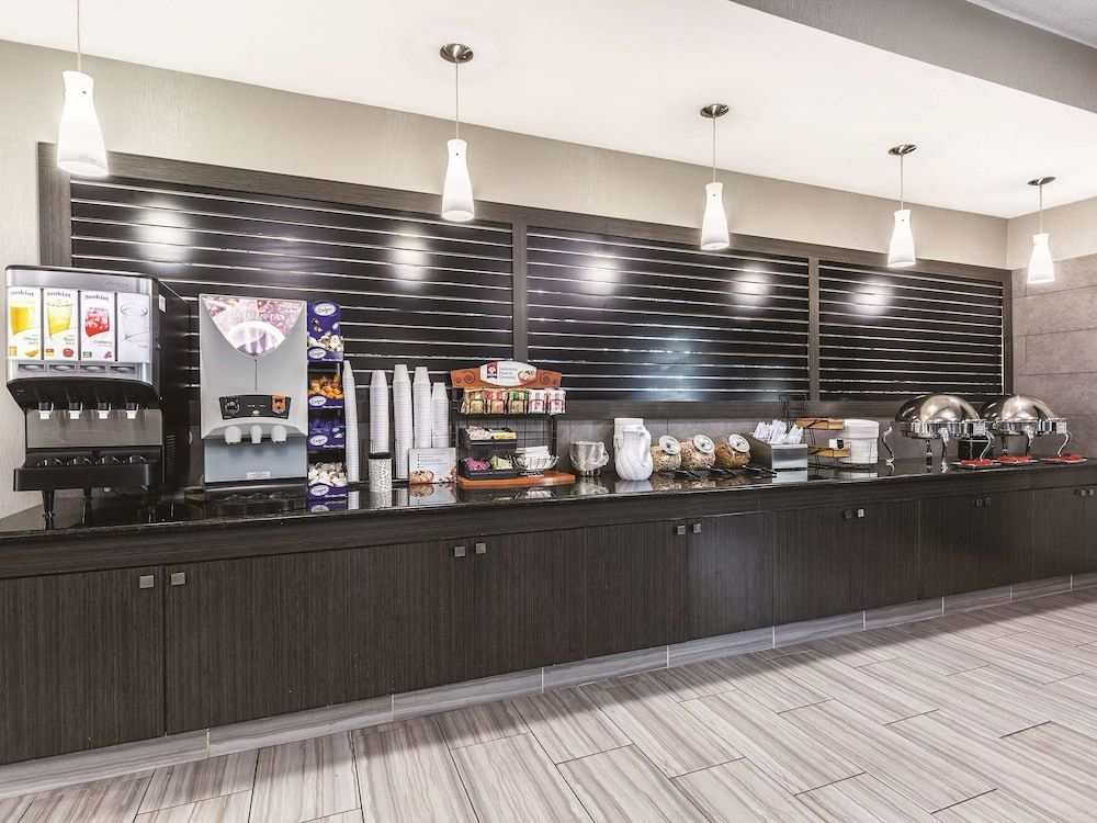 La Quinta Inn & Suites by Wyndham Houston Clear Lake NASA - photo 32