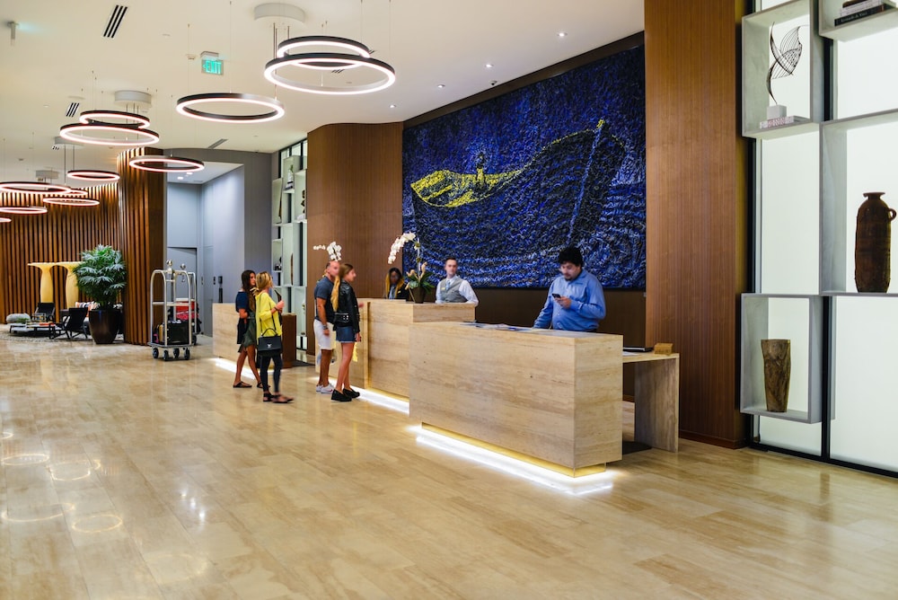 Luxury Condo with Beautiful Beach View — 4-Star Luxury Hotel in Hollywood, United States