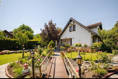 Villa Base Kırkpınar Detached Villa with pool — 4-Star Luxury Hotel in Sapanca, Turkey