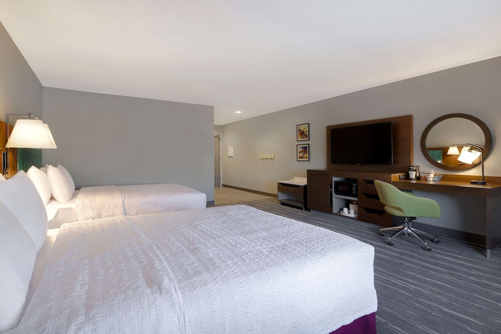 Hampton Inn & Suites by Hilton Marina - photo 18
