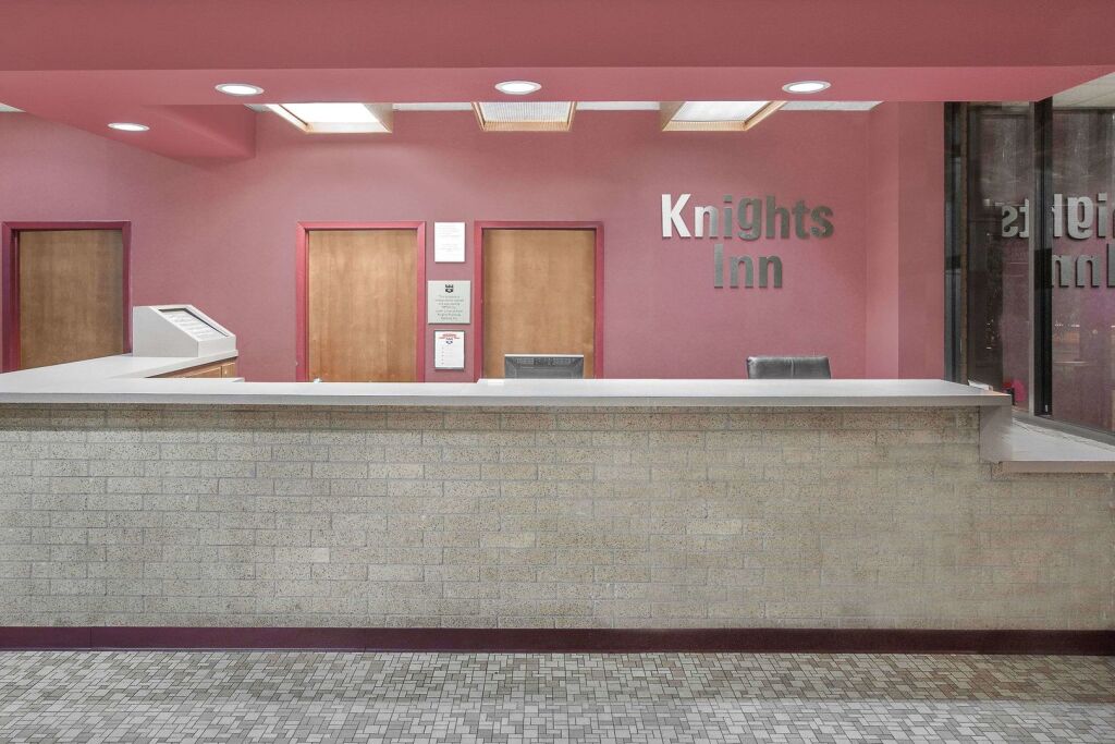 Courtyard Hotel & Event Center - photo 2