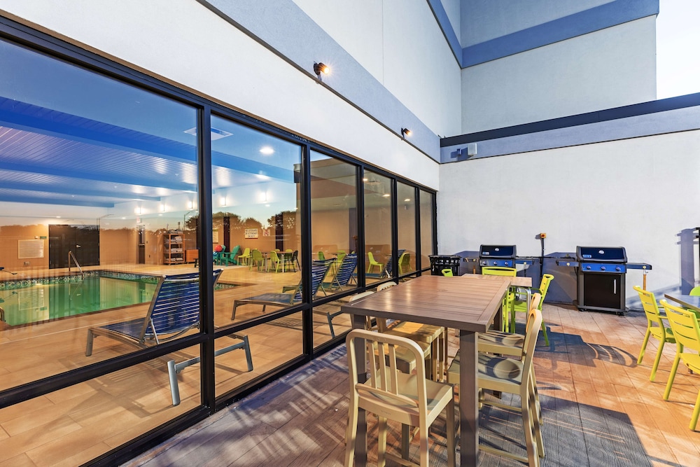 Home2 Suites by Hilton Weatherford - photo 48