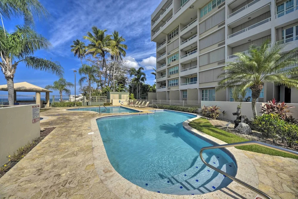 Oceanfront Resort Studio 2 Mi to Rincon Plaza — hotel in Rincon