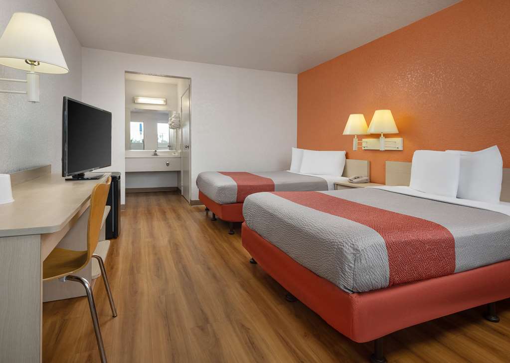 Motel 6 Buena Park CA Knotts Berry Farm Disneyland - photo 8