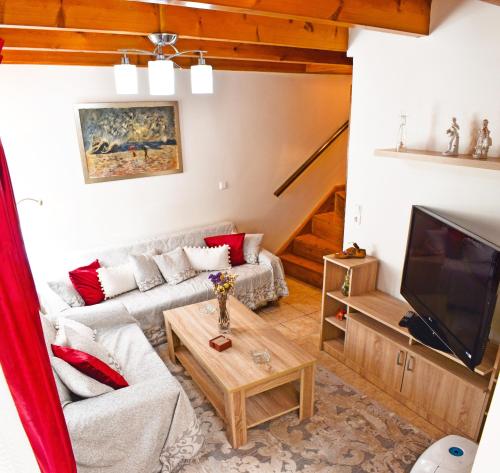 Marilou's Cottage — 4-Star Luxury Hotel in Agios Matthaios, Greece