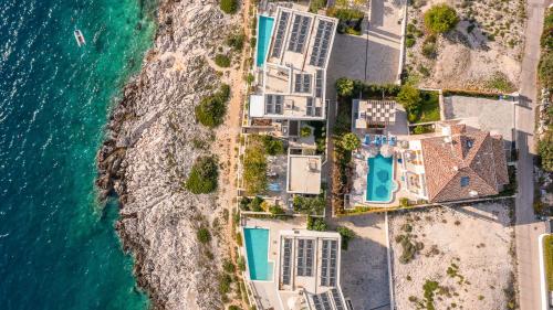 Seaside Luxury Villa Castello Rogoznica Heated Pool Sauna Gym & Jacuzzi — 4-Star Luxury Hotel in Rogoznica, Croatia
