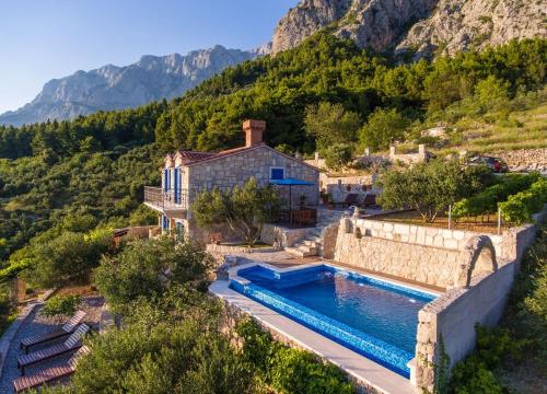 Villa Pina in Makarska private pool — 4-Star Luxury Hotel in Makarska, Croatia