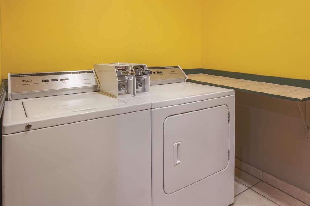La Quinta Inn & Suites by Wyndham NW Tucson Marana - photo 60