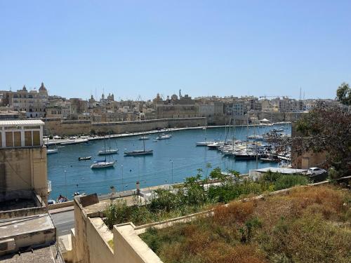Harbour View Apt with Terrace — 4-Star Luxury Hotel in Kalkara, Malta