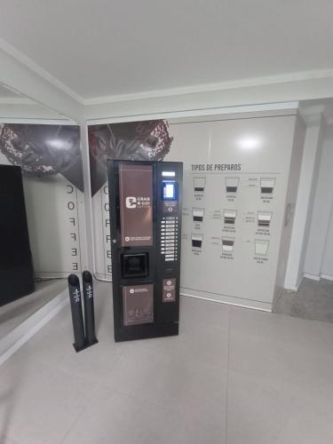 Para casais prédio beira mar em frente à Roda Gigante