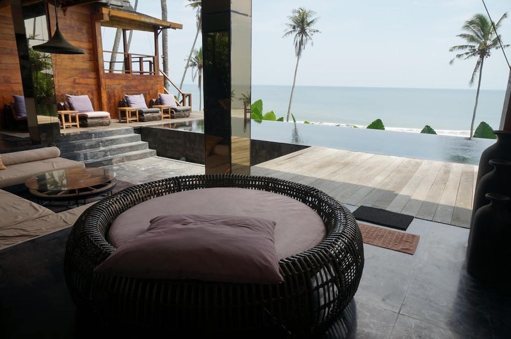 Spacious villa in Kabupaten Tabanan with sea view — 4-Star Luxury Hotel in Tabanan, Indonesia
