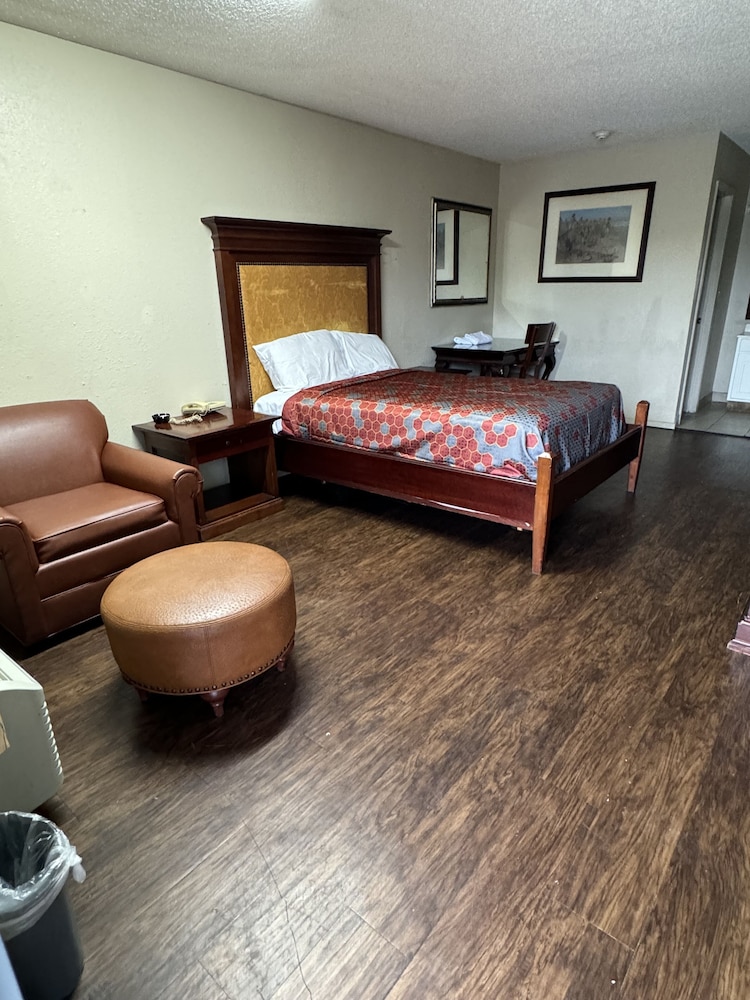 Great Western Inn & Suites - photo 5