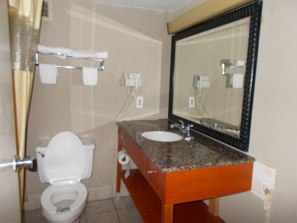 Season's Inn - photo 20
