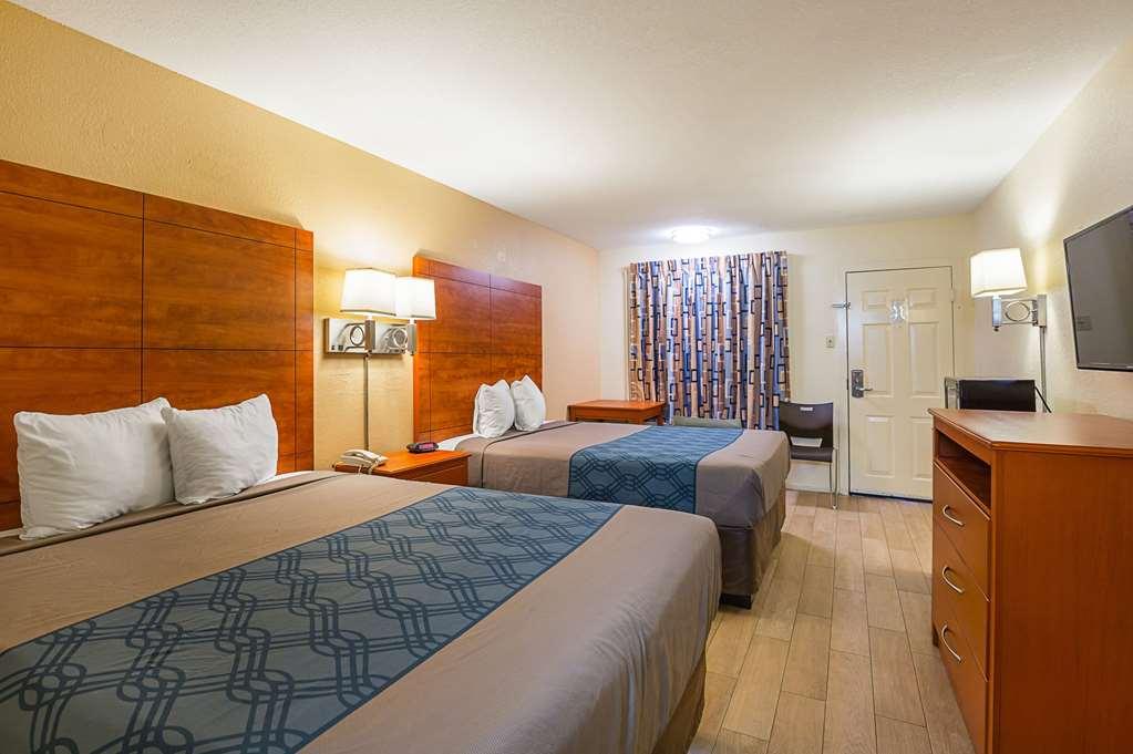 Econo Lodge Huntsville University Area - photo 15