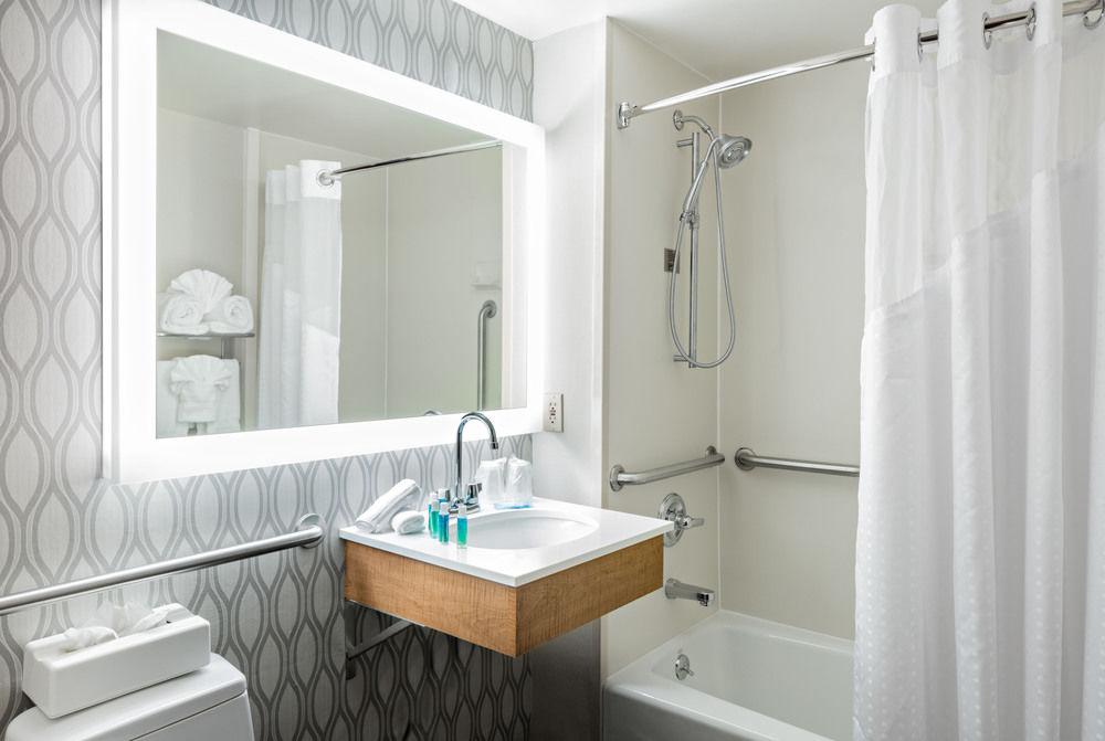 Holiday Inn Express New York Brooklyn - photo 9