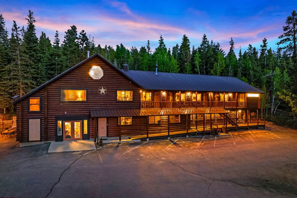 Duck Creek Village Inn - carbon neutral hotel in Alton
