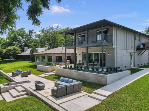 The Retreat On Lakeshore With Concierge Services — Marble Falls