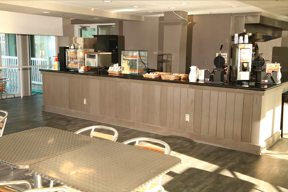 Boardwalk Inn and Suites - photo 35