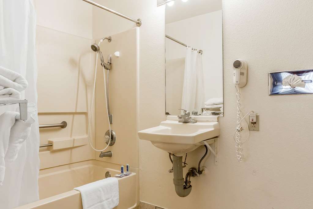 Rodeway Inn Wine Country - photo 16