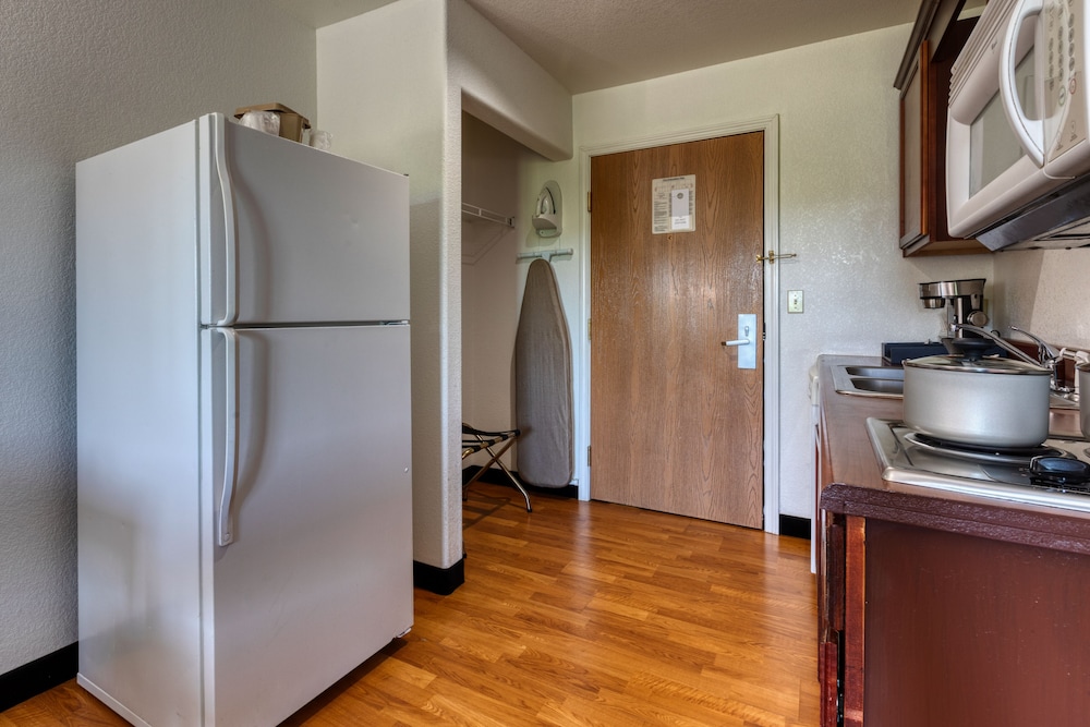 All Towne Suites - photo 27