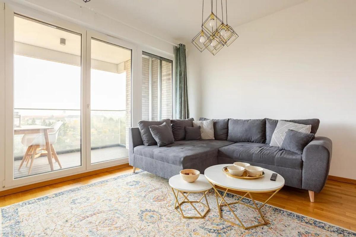 HJ 18 by ROCKCHAIR Apartments l SUPERHOST Status l Super Flat 2 Bedrooms 2 Bathrooms Balcony Elevator welcomes you — 4-Star Luxury Hotel in Berlin, Germany