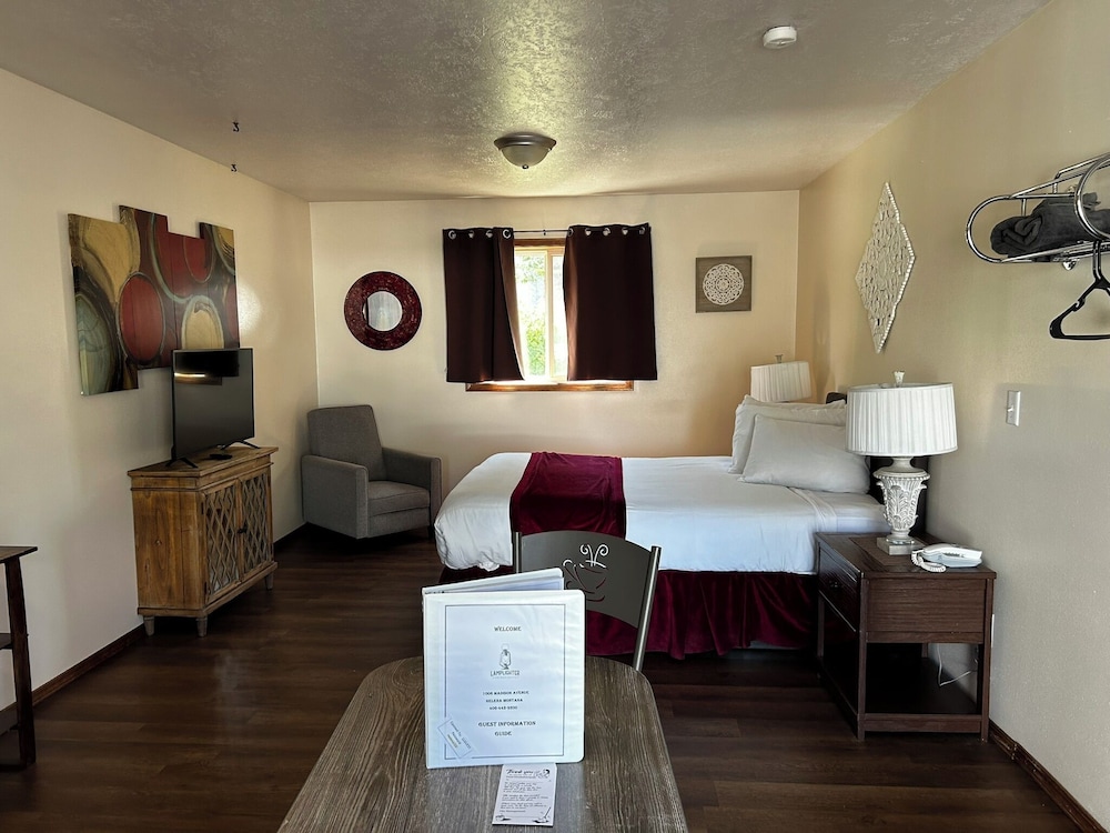 Lamplighter Cabins & Suites - photo 40