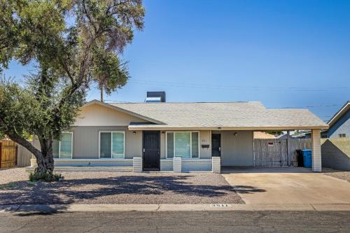 Cozy 3BR House Near Attractions & Shopping — 4-Star Luxury Hotel in Phoenix, United States