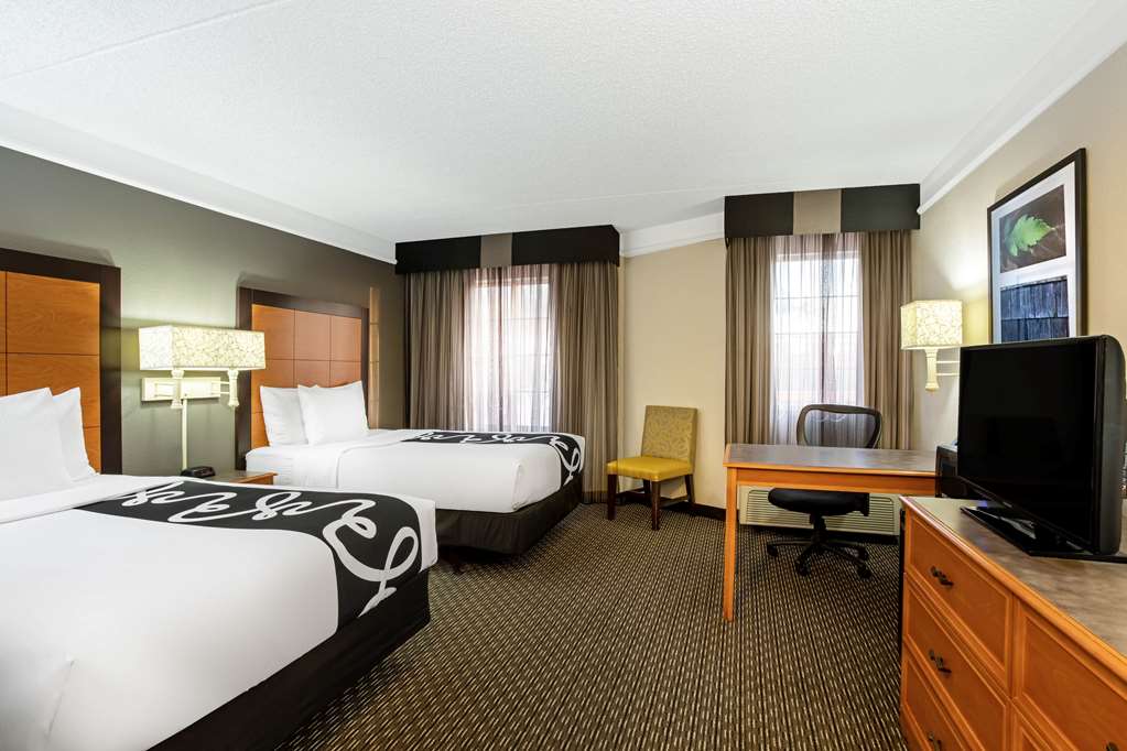 La Quinta Inn & Suites by Wyndham Tucson Airport - photo 13